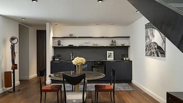 Luxury Duplex | In-room safe, blackout curtains, soundproofing, iron/ironing board