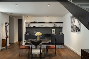 Luxury Duplex | In-room safe, blackout drapes, soundproofing, iron/ironing board