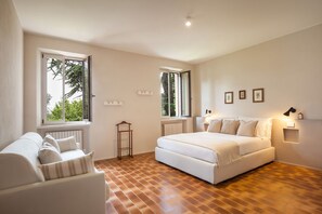 6 Schlafzimmer, Zimmersafe, Bügeleisen/Bügelbrett, kostenloses WLAN