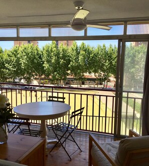 Outdoor dining - Beach getaway – cosy apartment 5 min from the sea (Benidorm)