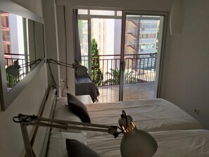 Iron/ironing board, bed sheets - Beach getaway – cosy apartment 5 min from the sea (Benidorm)