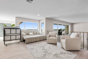 Smart TV, fireplace, stereo