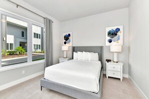 3 slaapkamers, een strijkplank/strijkijzer, wifi, beddengoed