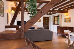 Télévision, cheminée