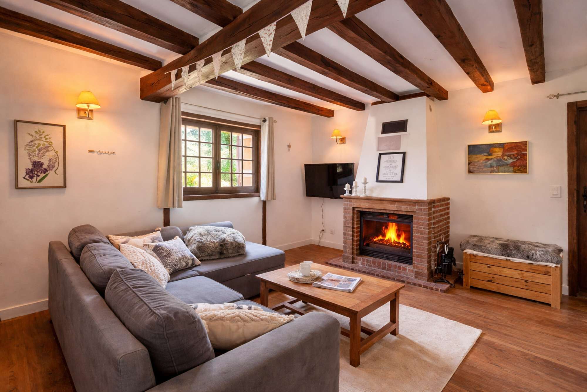 Télévision, cheminée