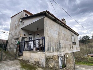 Exterior - CASA MILUCHO: IN THE DEPTHS OF GALICIA (Barro)