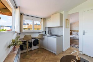 Fridge, microwave, coffee/tea maker, cookware/dishes/utensils