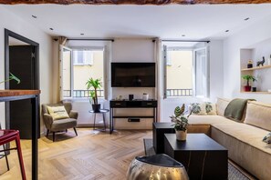 TV - Charming apartment in the heart of old Nice (Niza)