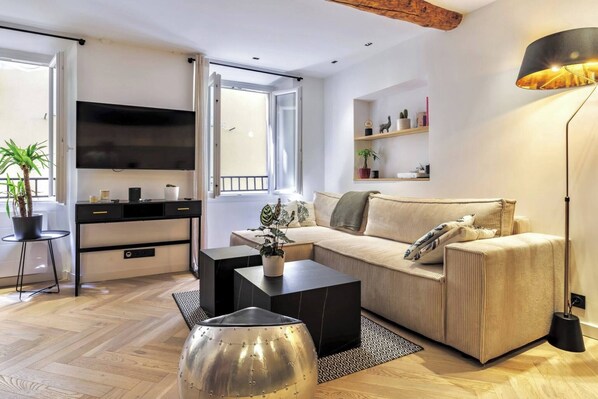 TV - Charming apartment in the heart of old Nice (Niza)