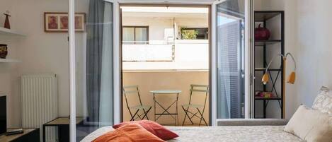 1 室のベッドルーム、アイロン / アイロン台、WiFi (無料)、ベッドシーツ