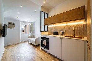 Fridge, microwave, coffee/tea maker, electric kettle