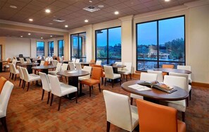 Dining - Disney Family Fun at Regal Oaks (Kissimmee)