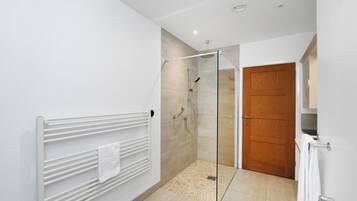 House, 2 Bedrooms | Bathroom | Shower, free toiletries, hair dryer, towels