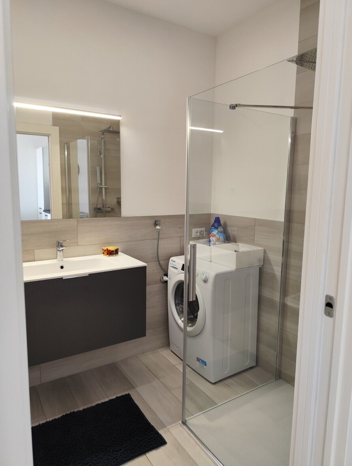 Doccia, asciugacapelli, bidet, asciugamani
