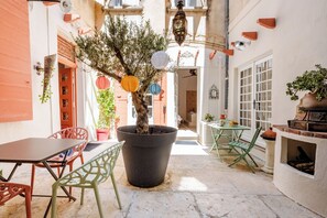 Outdoor dining - Le Jardin Secret - Riad Suite with Jacuzzi (Carpentras)