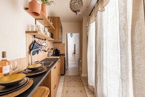 Fridge, microwave, stovetop, coffee/tea maker - Le Jardin Secret - Riad Suite with Jacuzzi (Carpentras)