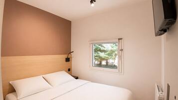Standard Room, 1 Queen Bed | Free WiFi