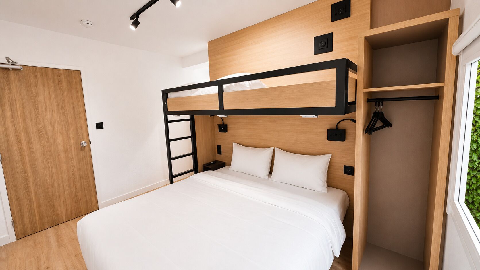 Standard Room, 1 Queen Bed | WiFi (free)