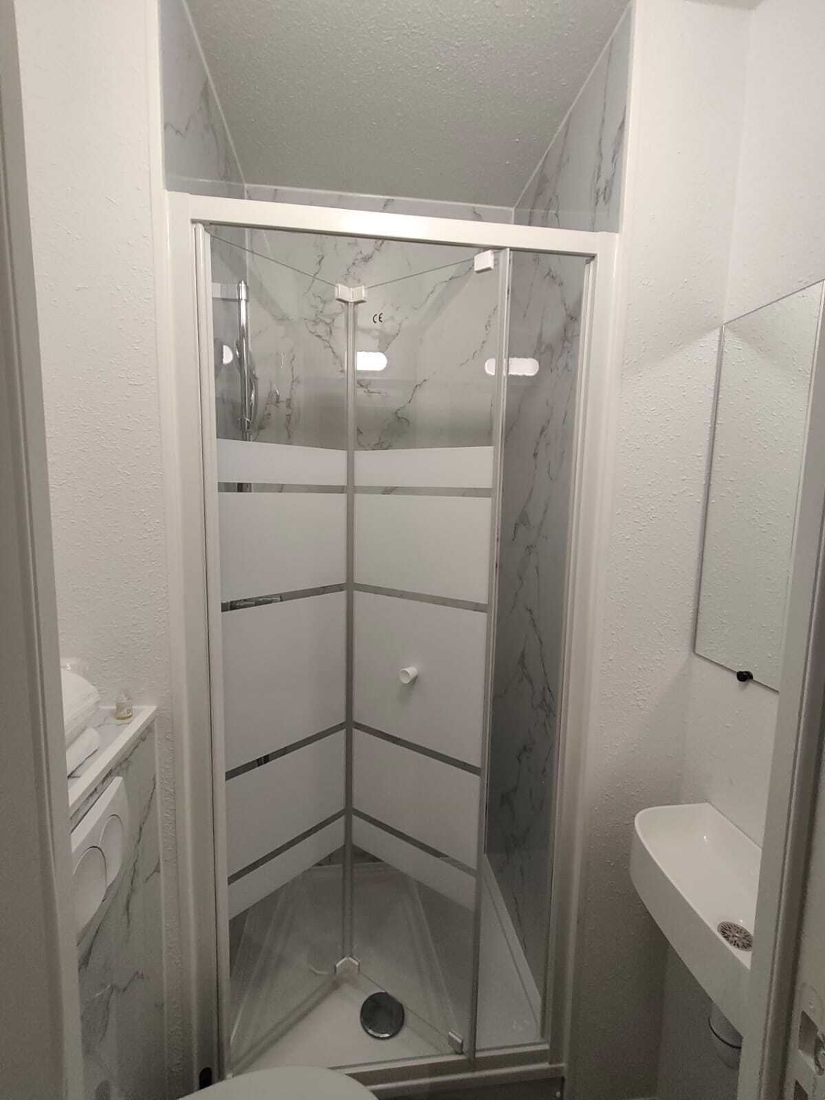 Standard Room, 1 Queen Bed | WiFi (free)