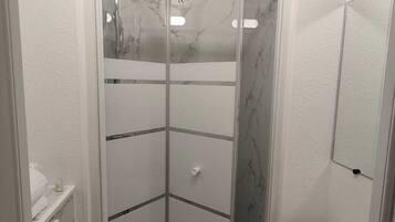 Standard Room, 1 Queen Bed | WiFi (free)