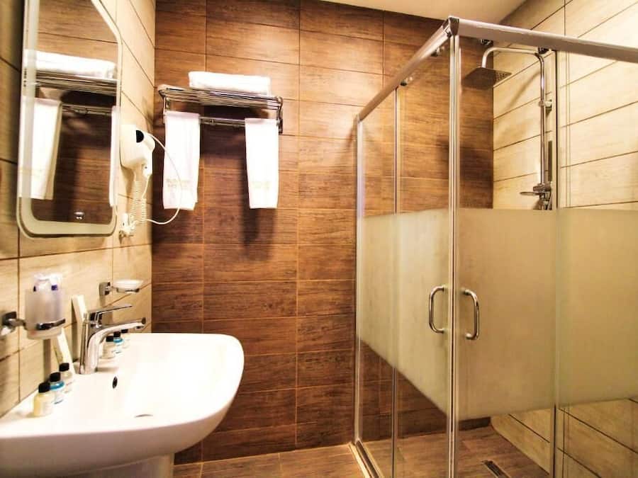 Shower, free toiletries, hair dryer, bathrobes