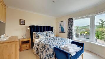 1 kamar tidur dan didekorasi berbeda-beda