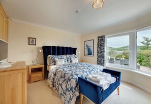 1 habitación, decoración personalizada y muebles diferentes 