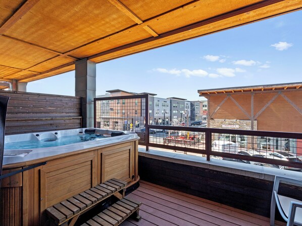 Outdoor spa tub - Epic Views of Utah Olympic Park | Hot Tub | 1 Bdrm+ Loft | Sleeps 8 (Park City)