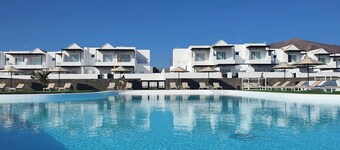 Serena del Mar by LIVVO