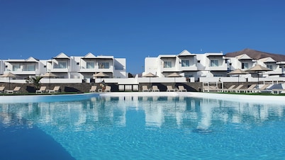 Serena del Mar by LIVVO