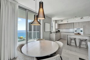 Dining - This apartment is a 2 bedroom(s), 2 bathrooms, located in Hallandale, Miami, FL. (Hollywood)