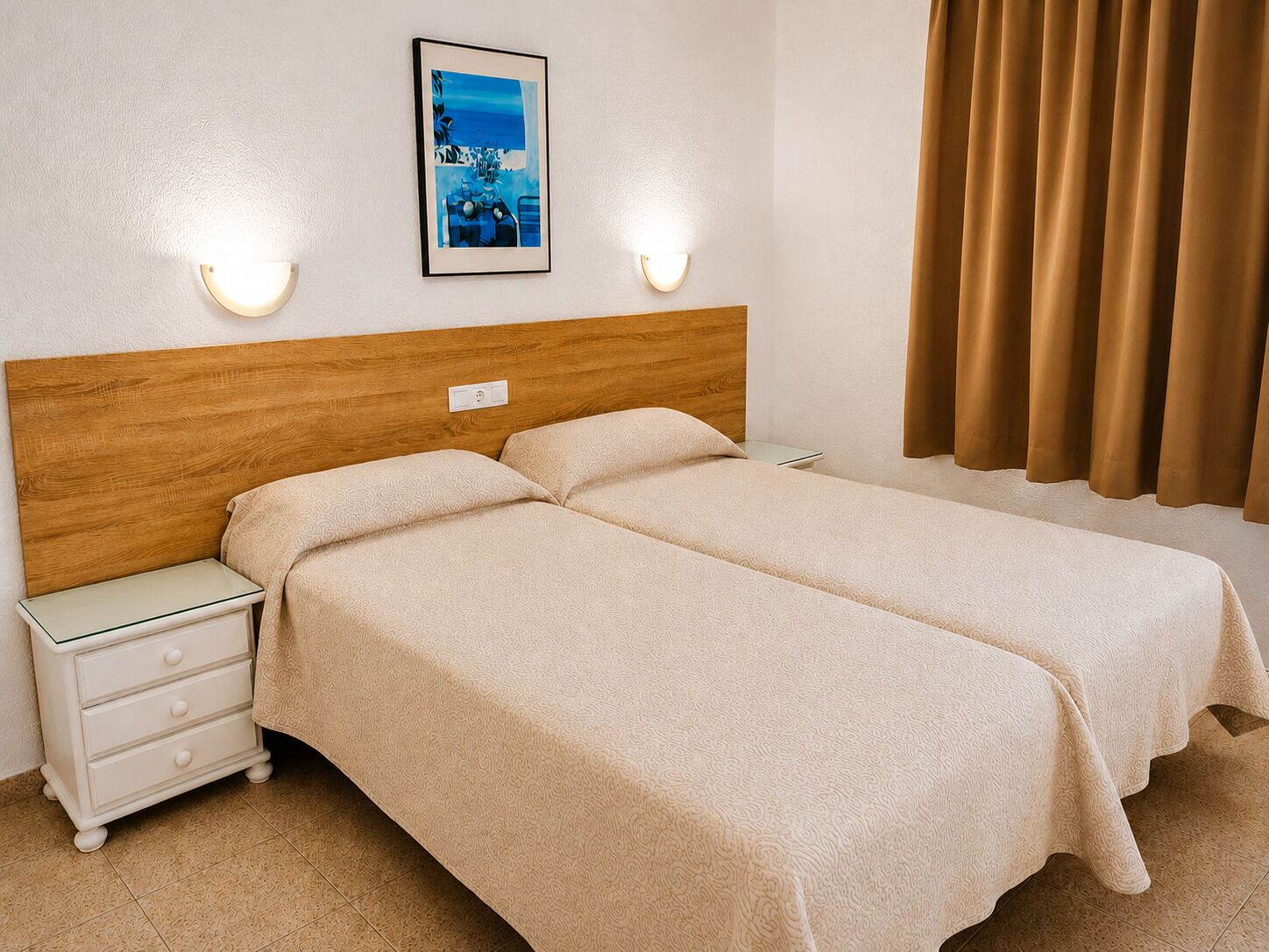 Desk, bed sheets