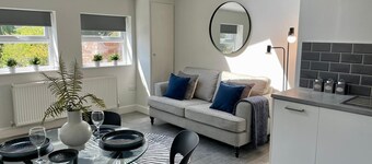 5 Mins to Woolton Village | Skylights + Desk | Parking