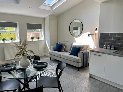 5 Mins to Woolton Village | Skylights + Desk | Parking