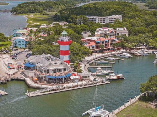 Updated Sea Pines Villa • Walk to Harbour Town