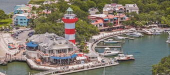 Updated Sea Pines Villa • Walk to Harbour Town