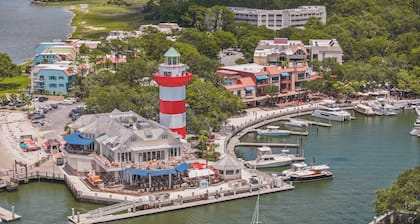 Updated Sea Pines Villa • Walk to Harbour Town