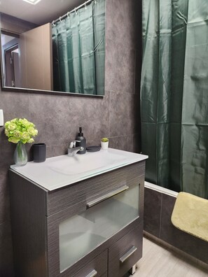 Shower, hair dryer, bidet, towels - Boutique penthouse with private pool and solarium (Vera)