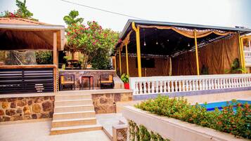 Phòng, 2 phòng ngủ, ban công, quang cảnh hồ bơi | Hiên