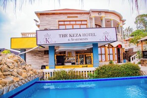 Rom, 2 soverom, balkong, bassengutsikt | Basseng | Utendørsbasseng