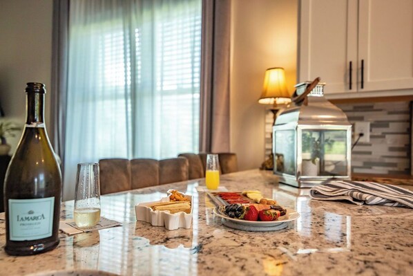 Dining - Private Soundside Home In Emerald Isle . Just Add Water (Emerald Isle)