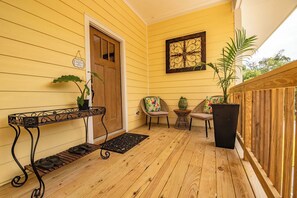 Terrace/patio - Private Soundside Home In Emerald Isle . Just Add Water (Emerald Isle)