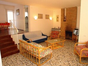 Vila, 3 quartos, varanda, vista para o jardim | Sala de estar