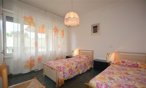 Villa for 8 Guests With Private Fenced Garden in Lignano Pineta