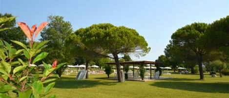 Villa, varias habitaciones, patio, vista al jardín | Jardín