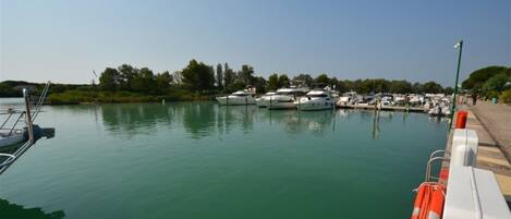 Vila, beberapa kamar, patio, pemandangan kebun | Marina