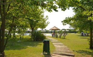 วิลล่า, หลายห้องนอน, ลานระเบียง, วิวสวน | บริเวณที่พัก