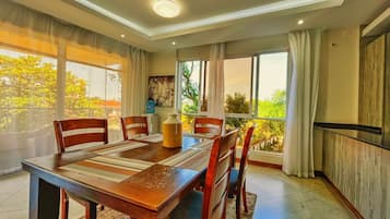 Makan di kamar