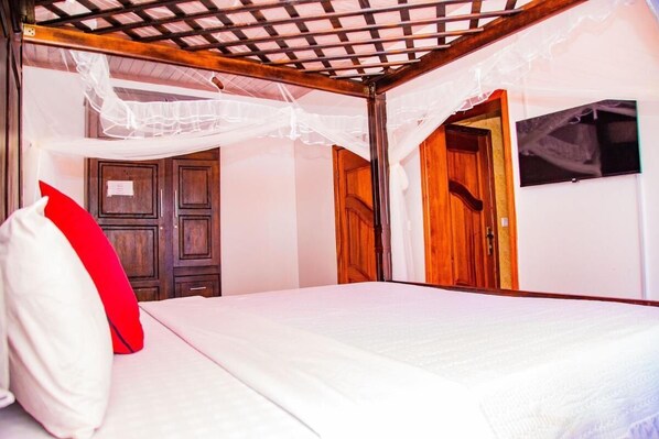 Room, 4 Bedrooms, Balcony, Pool View | 4 bedrooms