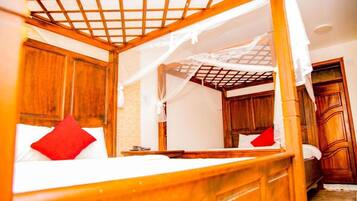 Room, 4 Bedrooms, Balcony, Pool View | 4 bedrooms